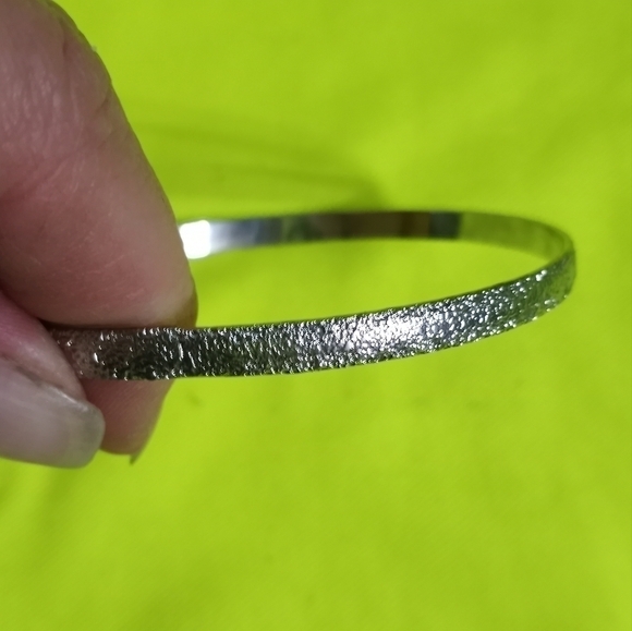 Silvertone textured Bangle bracelet large - Picture 1 of 4